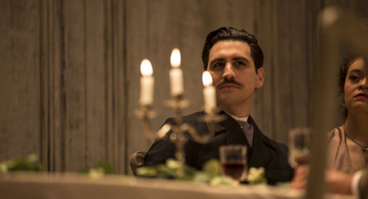 “El inspector llama a la puerta”, un clásico del teatro inglés lleno de suspenso va en su cuarta tem