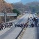 Bloquean autopista del Sol en contra de autodefensas; afectan a cientos de turistas