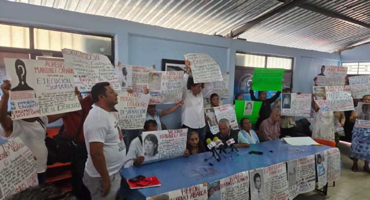 Familiares de víctimas de la Guerra Sucia piden una audiencia con Sheinbaum