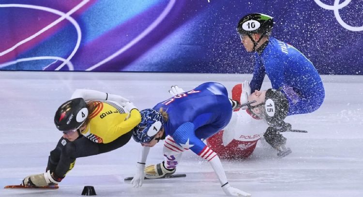 Kamila Sellier sufre cortada facial en patinaje de velocidad en los Juegos Olímpicos de Invierno