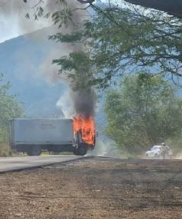 Once policías de Ecuandureo que participaron en quemas tras muerte de “El Mencho” están prófugos