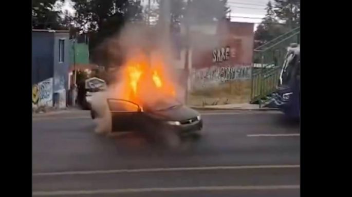 Queman vehículo sobre la México-Cuernavaca, en Tlalpan; desata alertas tras muerte de "El Mencho" (Video)