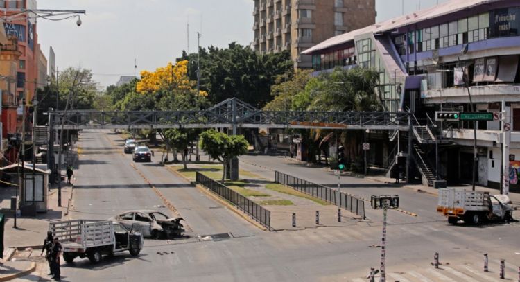 Narcobloqueos paralizan Guadalajara; comercios, transporte y actividades quedan suspendidos