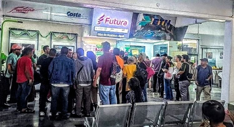 En Morelos suspenden salidas de autobuses por bloqueos del CJNG