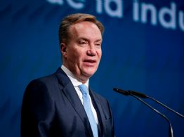 Presidente del Foro Económico Mundial de Davos dimite por sus vínculos con Jeffrey Epstein