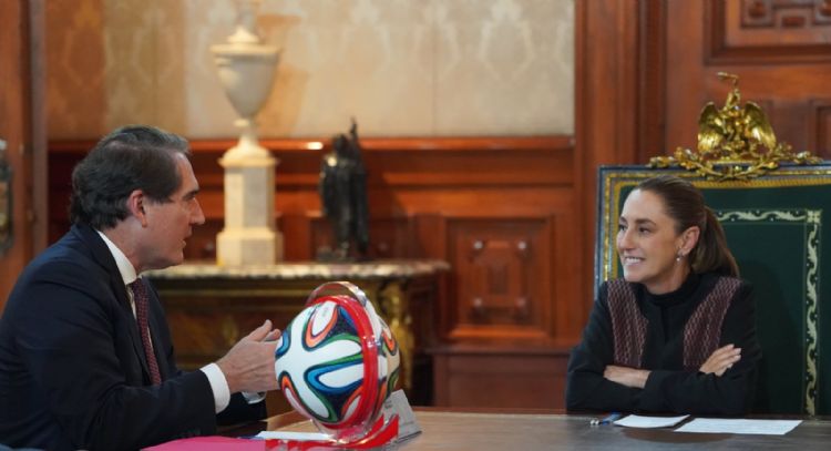 Director global de Coca-Cola anuncia a Sheinbaum inversión de 6 mil millones de dólares