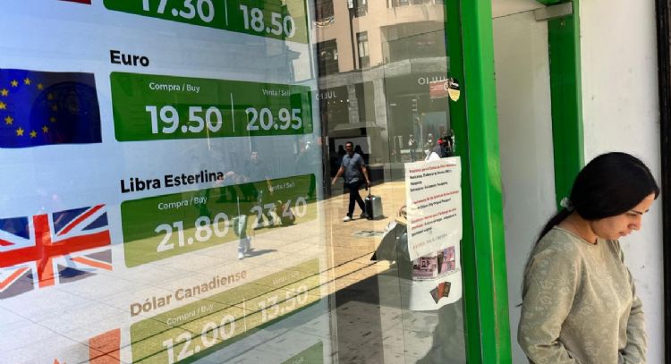 Peso pierde tras presentación de indicadores de exportación