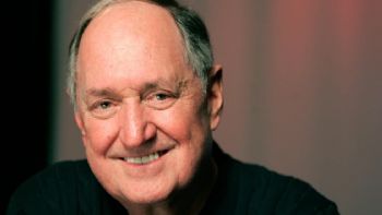 Neil Sedaka, el cantautor detrás de docenas de éxitos de los años 60 y 70, muere a los 86 años
