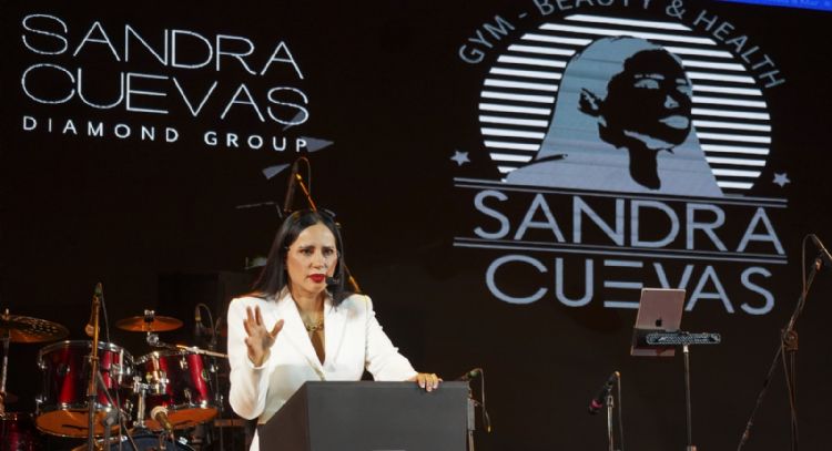 Sandra Cuevas ofrece "oportunidad laboral" en su empresa Diamond Group