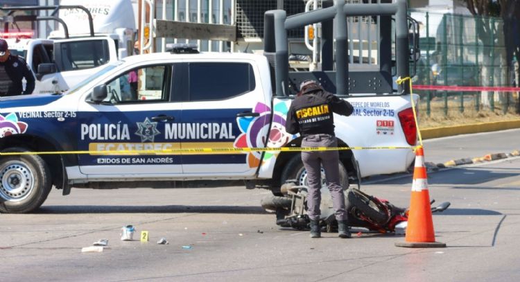 Camión de la Guardia Nacional invade carril del Mexibús y atropella a motociclistas (Video)