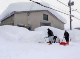 Alertan de más nieve en Japón tras intensas nevadas que han provocado decenas de muertes