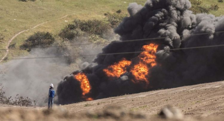 Arde un ducto de Pemex en Playas de Rosarito, Baja California (Video)