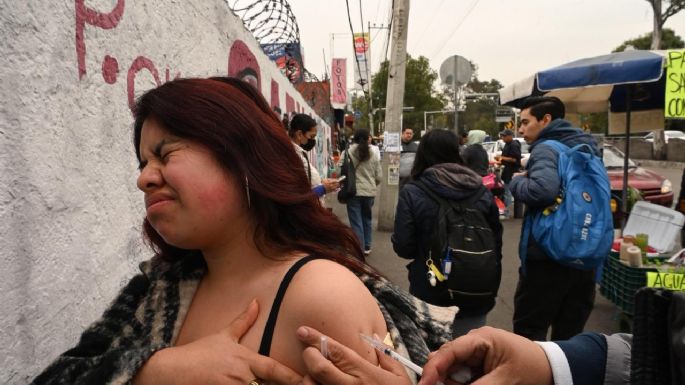 De cinco módulos de vacunación anunciados en Metrobús de Tlalpan, sólo instalan uno y por 40 minutos