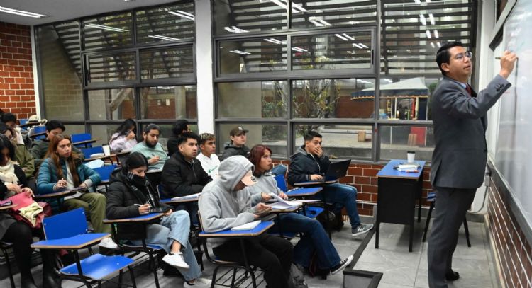 Docentes de universidades públicas denuncian abismo salarial: $10,500 vs. $100,000 mensuales