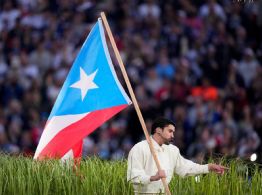 Bad Bunny lleva la historia y cultura de Puerto Rico a un revolucionario show de Super Bowl