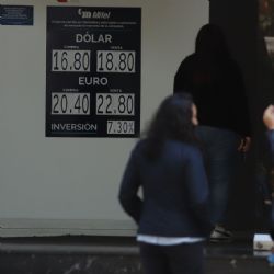 Peso gana a pesar de datos de inflación