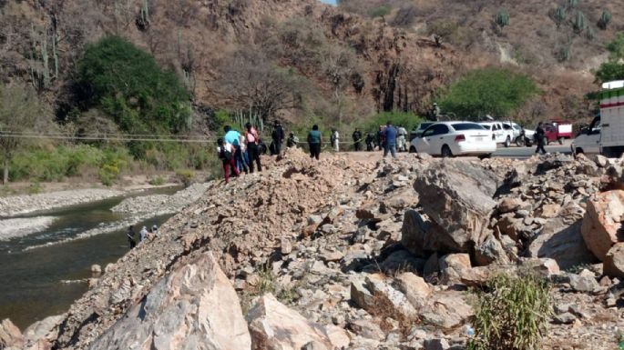 Abandonan cuatro cuerpos sin vida en la orilla de la carretera federal Tlapa-Metlatonoc