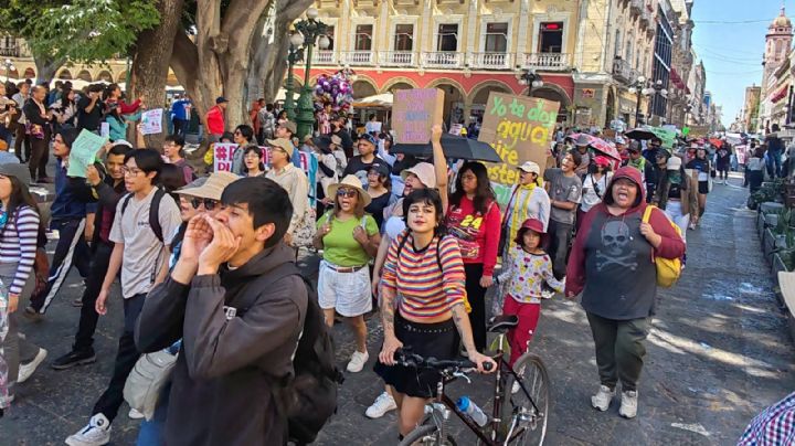 Marchan contra el Cablebús en Puebla
