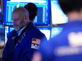 Regresa la calma a Wall Street y al mercado del petróleo tras oscilaciones ante la guerra con Irán