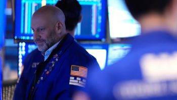 Regresa la calma a Wall Street y al mercado del petróleo tras oscilaciones ante la guerra con Irán