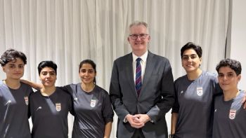 Australia concede asilo a 5 jugadoras de selección femenil iraní de futbol