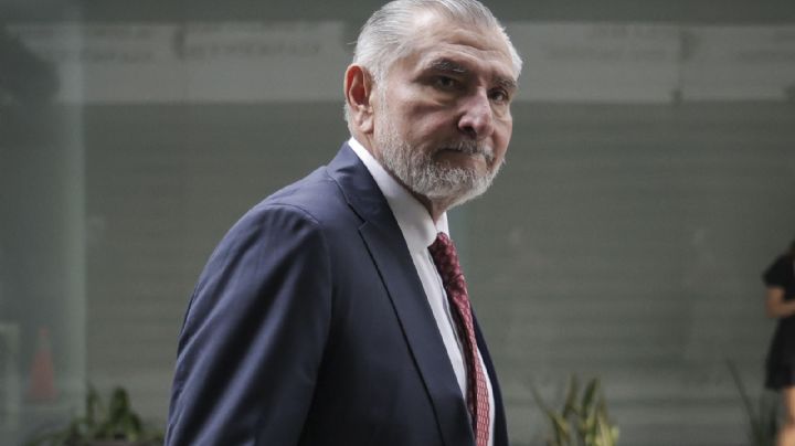 “No doy declaraciones”, dice Adán Augusto López cuando le preguntan si le quitaron su visa
