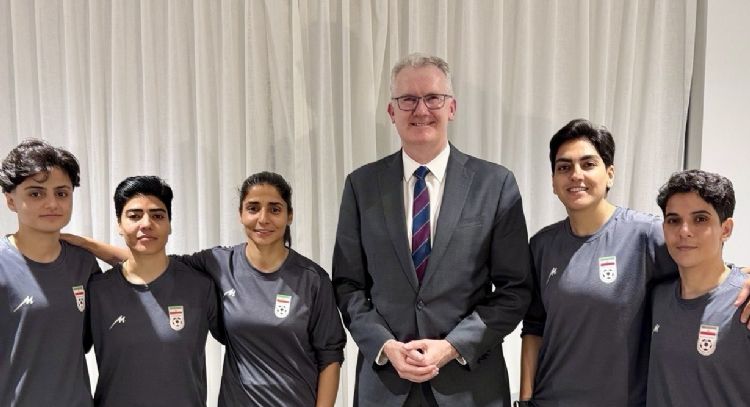 Australia concede asilo a 5 jugadoras de selección femenil iraní de futbol