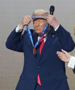 Trump confirma a Infantino que la selección iraní es "bienvenida" en Estados Unidos para el Mundial