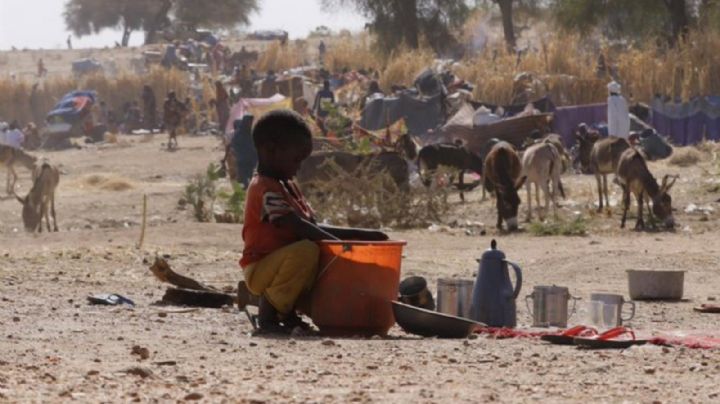 Dron con explosivos golpea escuela y centro médico en Sudán; deja 17 muertos, la mayoría niñas
