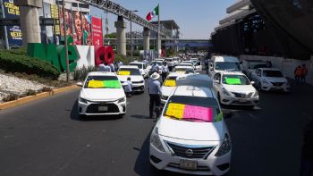 Uber y Didi fuera del aeropuerto: tregua federal con taxistas para evitar bloqueos ante el Mundial