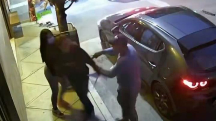 Pareja de asaltantes roba camioneta a mano armada en Cuautitlán Izcalli (Video)