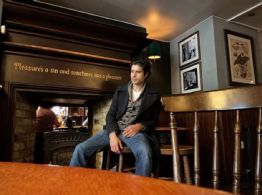 El actor José Ángel Bichir cae desde un tercer piso en la colonia Narvarte