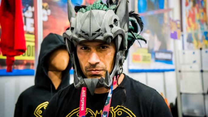 Horacio García Rojas y su “Batman Azteca”, figura de La Mole Convention 2026 (Video)