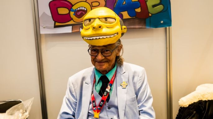 Horacio García Rojas y su “Batman Azteca”, figura de La Mole Convention 2026 (Video)