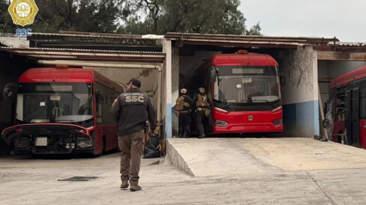 Cateo en Azcapotzalco: detienen a dos personas y aseguran vehículos de transporte público y monstruo
