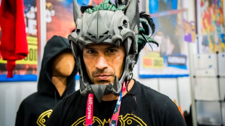 Horacio García Rojas y su “Batman Azteca”, figura de La Mole Convention 2026 (Video)