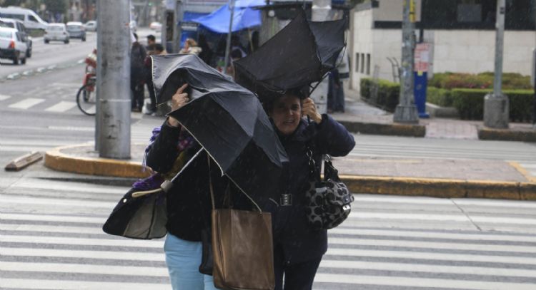 Noche de sábado y madrugada de domingo en alerta por viento y frío en la CDMX
