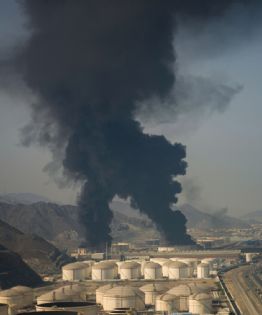 Estados del Golfo interceptan nuevos misiles y drones mientras Irán amenaza con ampliar la guerra