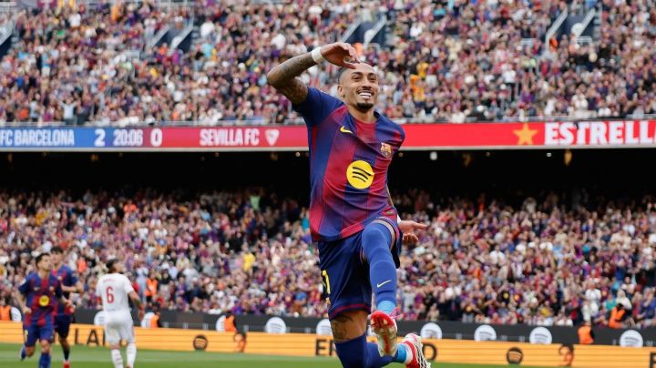 Raphinha anota triplete en victoria del Barcelona 5-2 vs. Sevilla y se mantiene como líder
