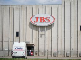 Miles de trabajadores están en huelga en una de las mayores plantas cárnicas de EU