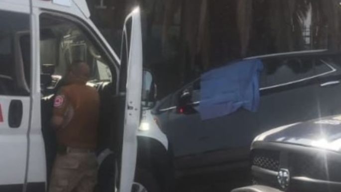 Asesinan a un hombre que iba a bordo de una camioneta en Río Churubusco; una mujer resultó herida