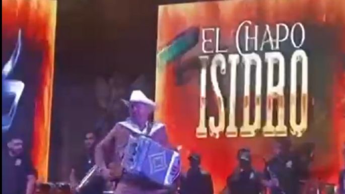 “Novillos de la sierra” le cantan al “Chapo Isidro” en carnaval de Sinaloa de Leyva