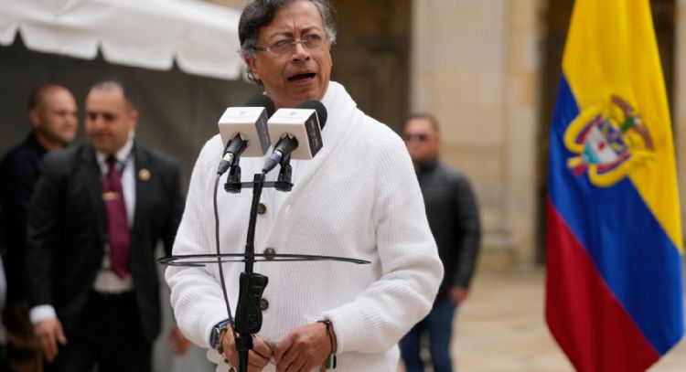 Petro denuncia bombardeos de Ecuador contra Colombia y pide intervención de Trump