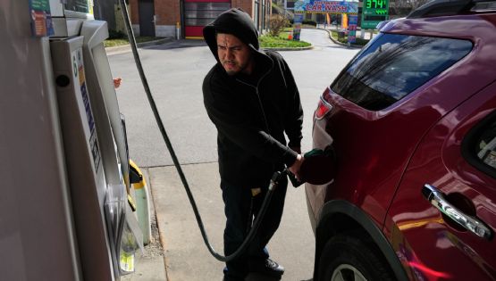 Precios de gasolina en EU alcanzan su nivel más alto desde 2023 por la guerra con Irán