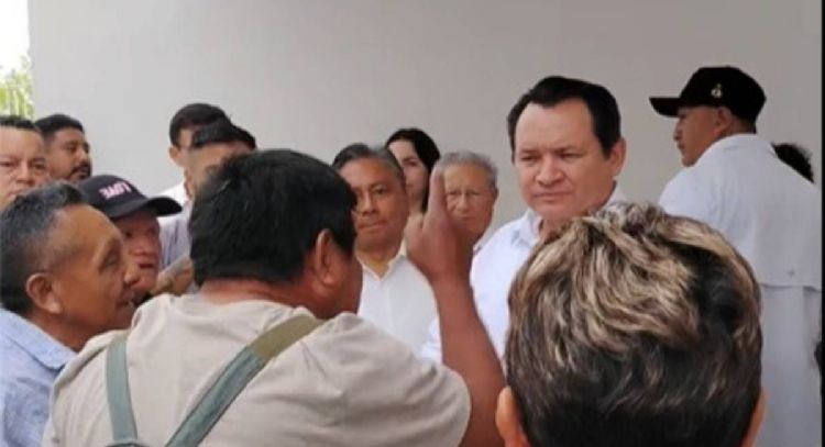 Ejidatarios de Dzununcán encaran a "Huacho" Díaz por presunto despojo de tierras