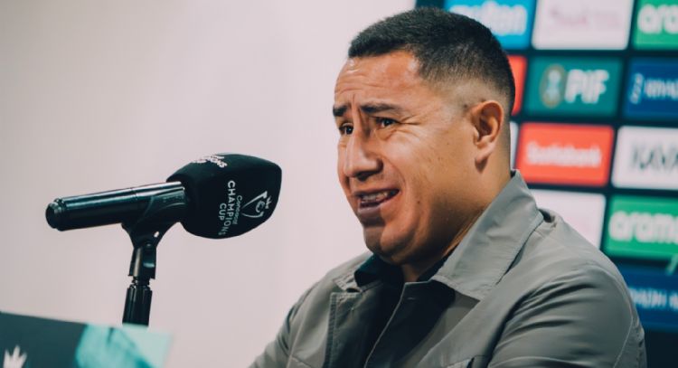 Efraín Juárez debe pagar casi 352 mil pesos de multa por hacer señas obscenas