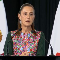 Sheinbaum admite ante banqueros que a México le falta crecer económicamente