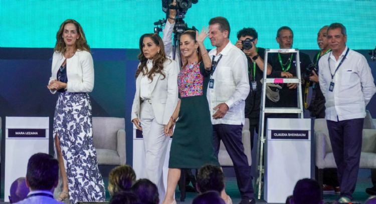 Sheinbaum busca hacer obligatorio el pago digital en gasolineras y casetas este año