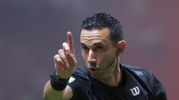 Tres árbitros mexicanos están varados en Qatar por conflicto en Medio Oriente