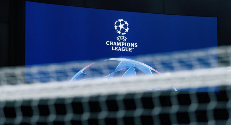 Tottenham veta a 3 aficionados por saludos nazis en Alemania durante la Champions League